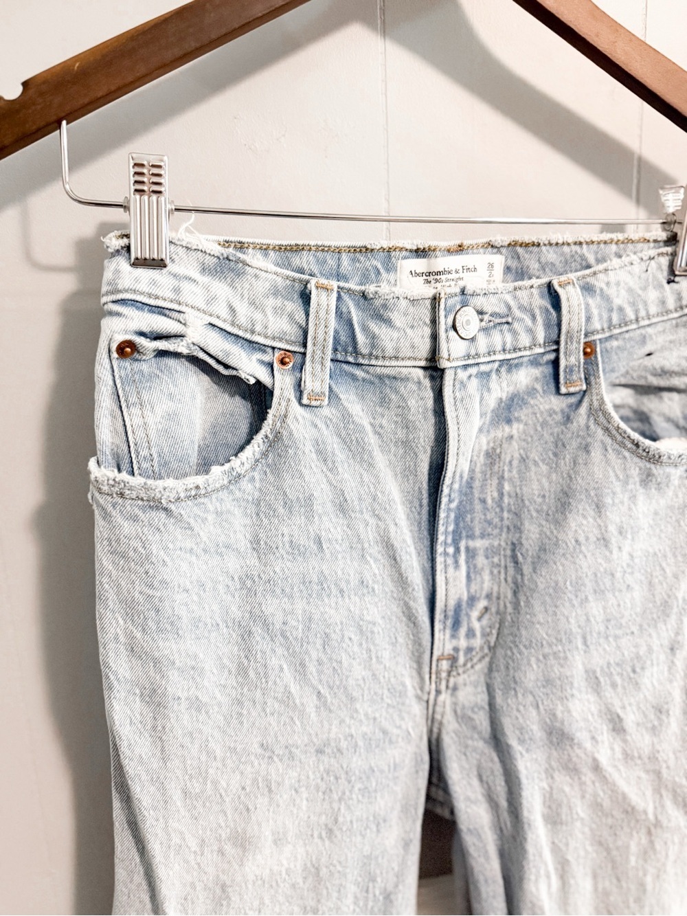 Abercrombie & Fitch 90s Straight Ultra High Rise Jeans - Picture 9 of 13